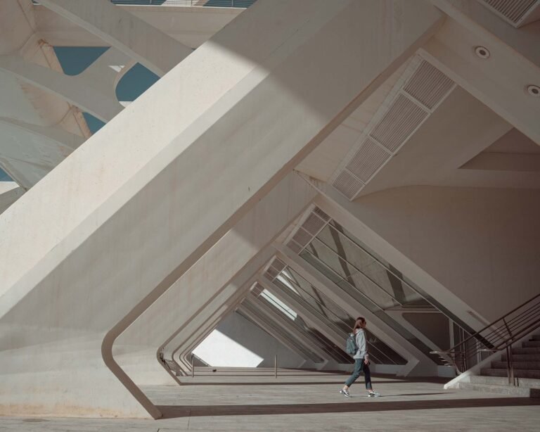 minimal-architecture-P7AV86Y